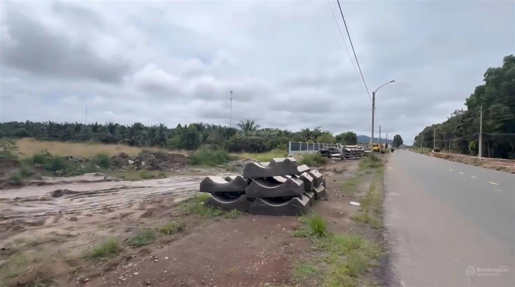 Càn tiền bán gấp nền long đất  bà rịa (nay thuộc tp. hồ chí minh)