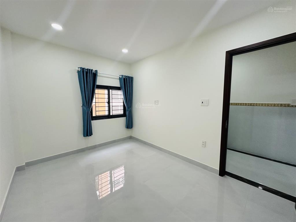 Vip p13 tân bình nhà nở hậu, 2pn 2wc, cách ô tô 10m, gần ga t3, ở ngay, sổ sẵn, chỉ 4,5tỷ