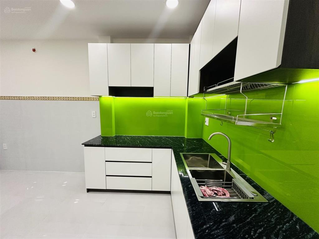 Vip p13 tân bình nhà nở hậu, 2pn 2wc, cách ô tô 10m, gần ga t3, ở ngay, sổ sẵn, chỉ 4,5tỷ