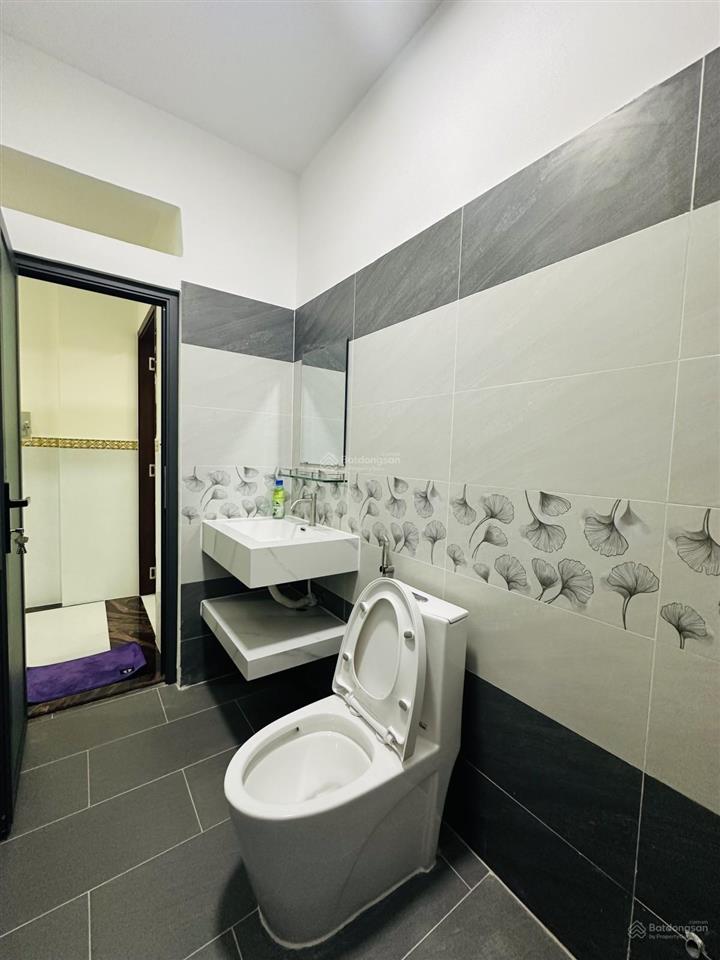 Vip p13 tân bình nhà nở hậu, 2pn 2wc, cách ô tô 10m, gần ga t3, ở ngay, sổ sẵn, chỉ 4,5tỷ