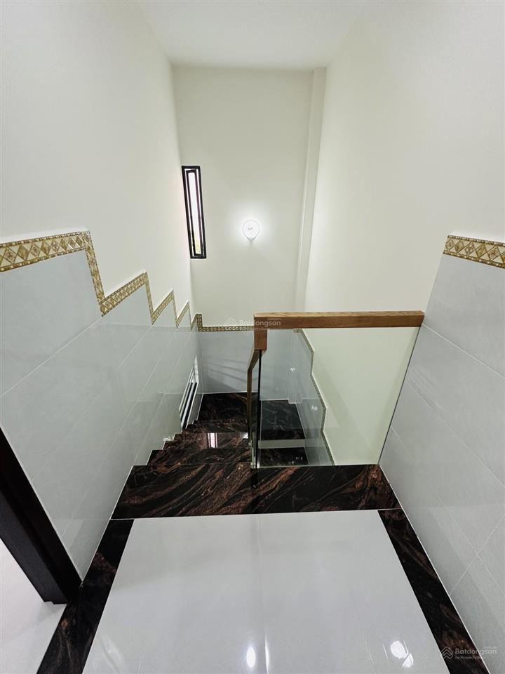 Vip p13 tân bình nhà nở hậu, 2pn 2wc, cách ô tô 10m, gần ga t3, ở ngay, sổ sẵn, chỉ 4,5tỷ