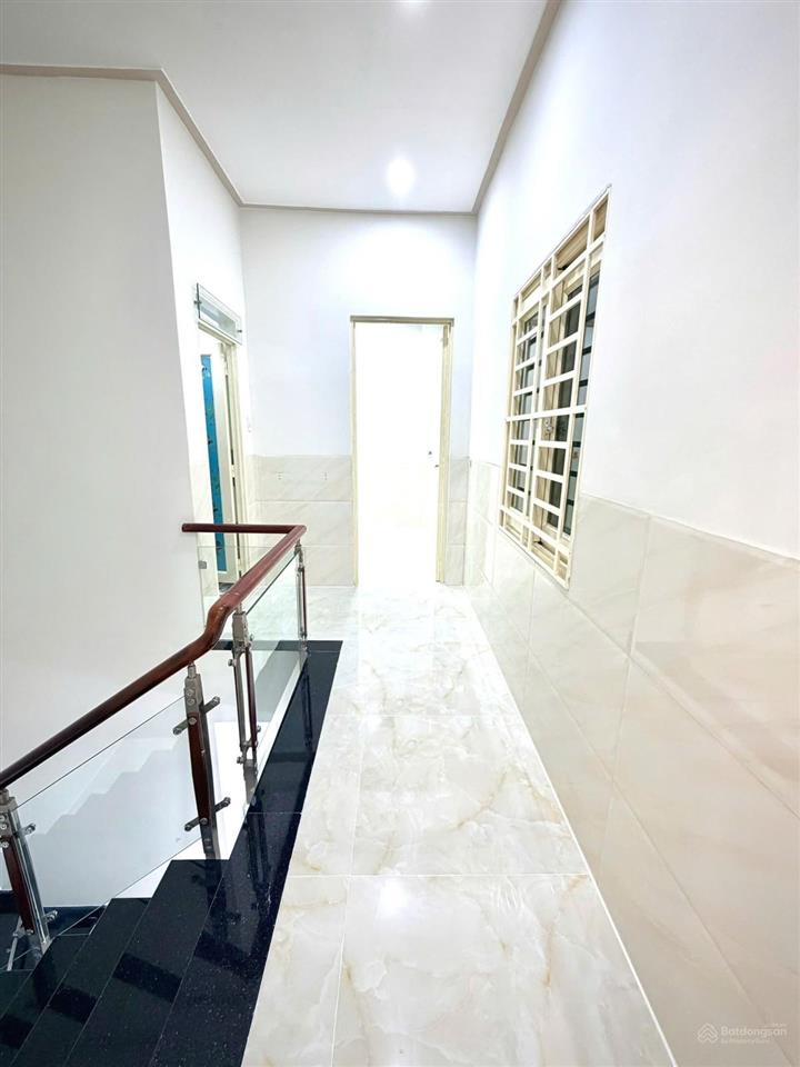 Tân phú  nhà mới 2 tầng 44m2, 1 sẹc văn cao, hẻm thoáng, xe hơi đỗ cửa, 5.35 tỷ