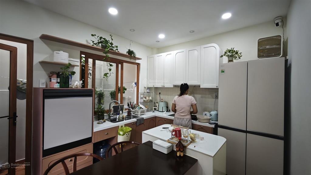 Góc 2 mặt tiền hẻm xe hơi âu cơ tân bình, nhà mới như homestay, 4 x 15.5m, 2pn, 8.5 tỷ