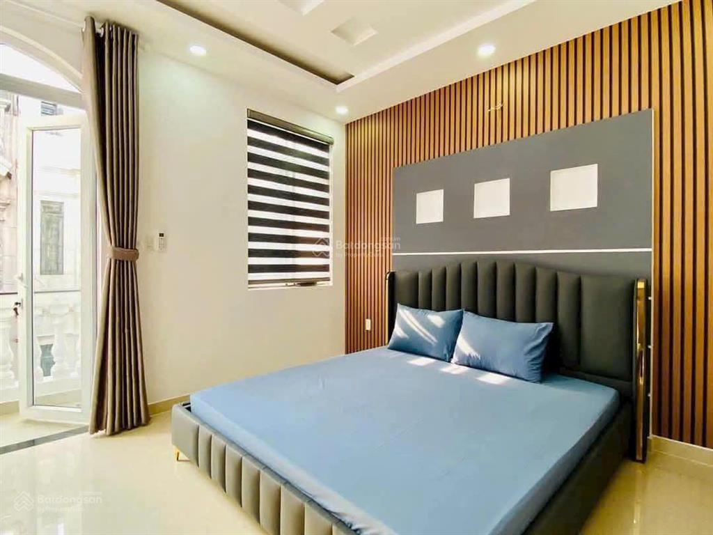 Hẻm 8m, sát q3  nguyễn văn trỗi  5 tầng, 5x15  cho thuê 40tr/tháng