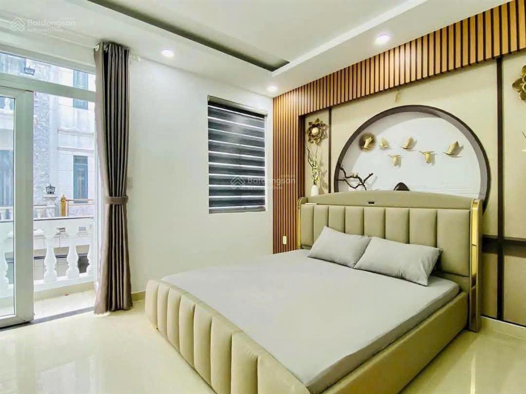 Hẻm 8m, sát q3  nguyễn văn trỗi  5 tầng, 5x15  cho thuê 40tr/tháng