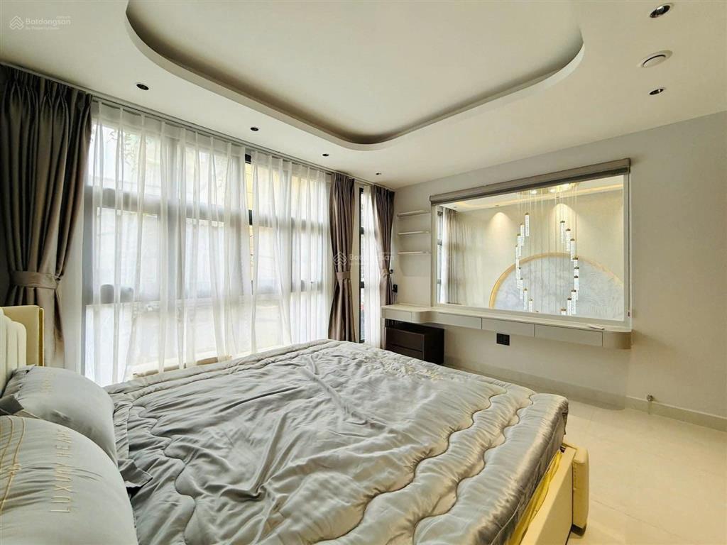 Nhà đẹp, hẻm 8m  lê văn sỹ, sát q3  4 tầng, 6x12  cam kết chuẩn 100%