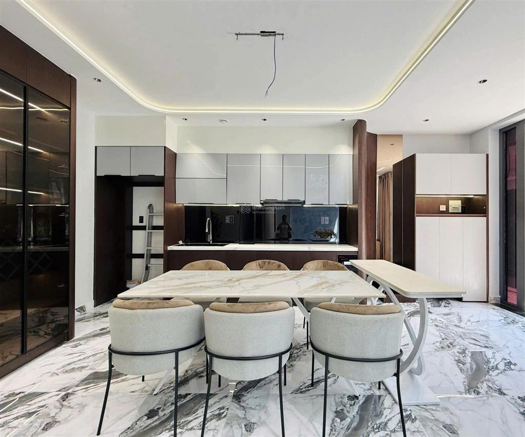 Nhà đẹp, hẻm 8m  lê văn sỹ, sát q3  4 tầng, 6x12  cam kết chuẩn 100%