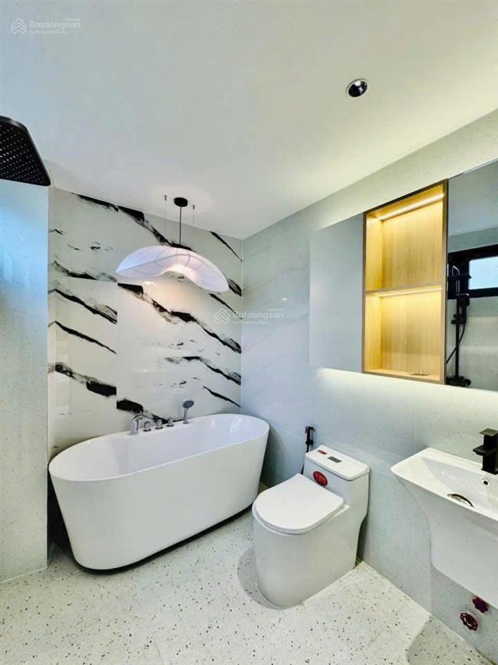 Nhà đẹp, hẻm 8m  lê văn sỹ, sát q3  4 tầng, 6x12  cam kết chuẩn 100%