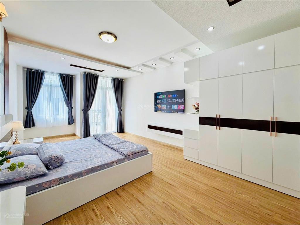 Chdv giáp q1  khu vip phan xích long  5 tầng, 5x15m  thu nhập 1 tỷ/năm