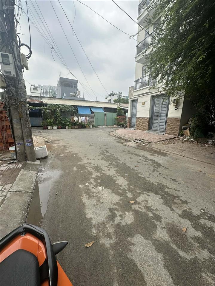 Nhà diện tích khủng  gần hxh  phù hợp khách mua ở hoặc xây chdv