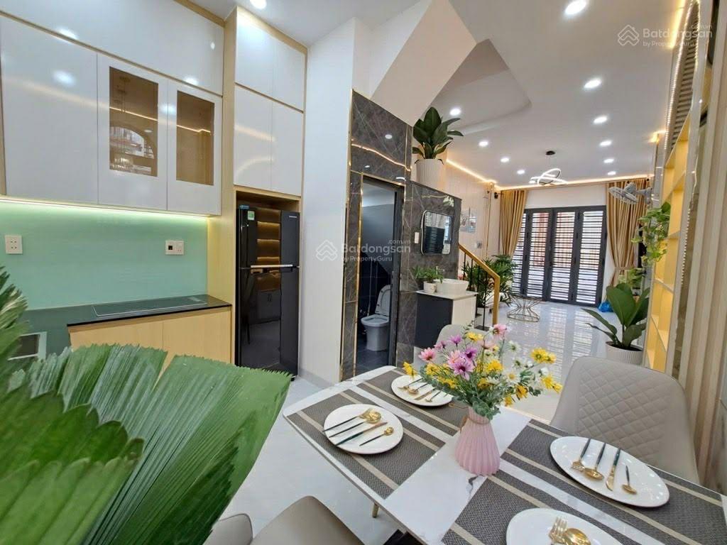 Căn góc  4 tầng  hxh thông tứ hướng  100m ra quang trung  gò vấp.