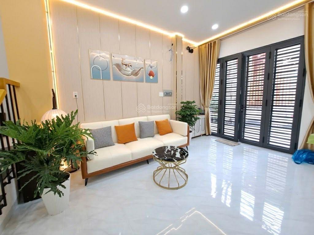 Căn góc  4 tầng  hxh thông tứ hướng  100m ra quang trung  gò vấp.