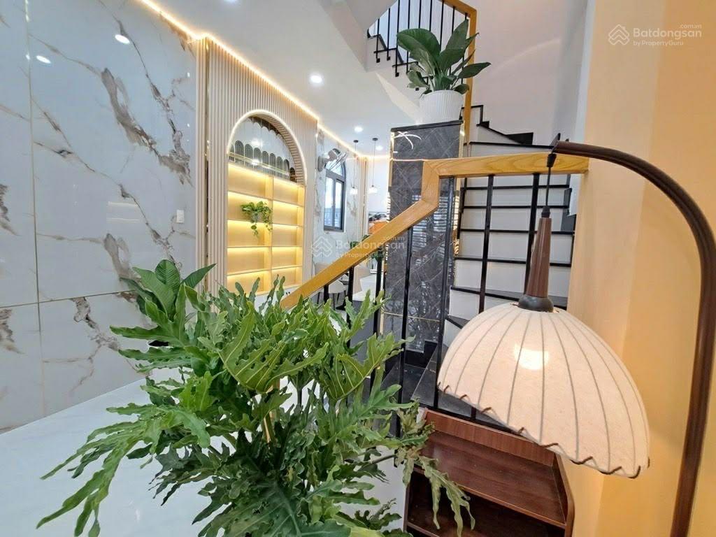 Căn góc  4 tầng  hxh thông tứ hướng  100m ra quang trung  gò vấp.