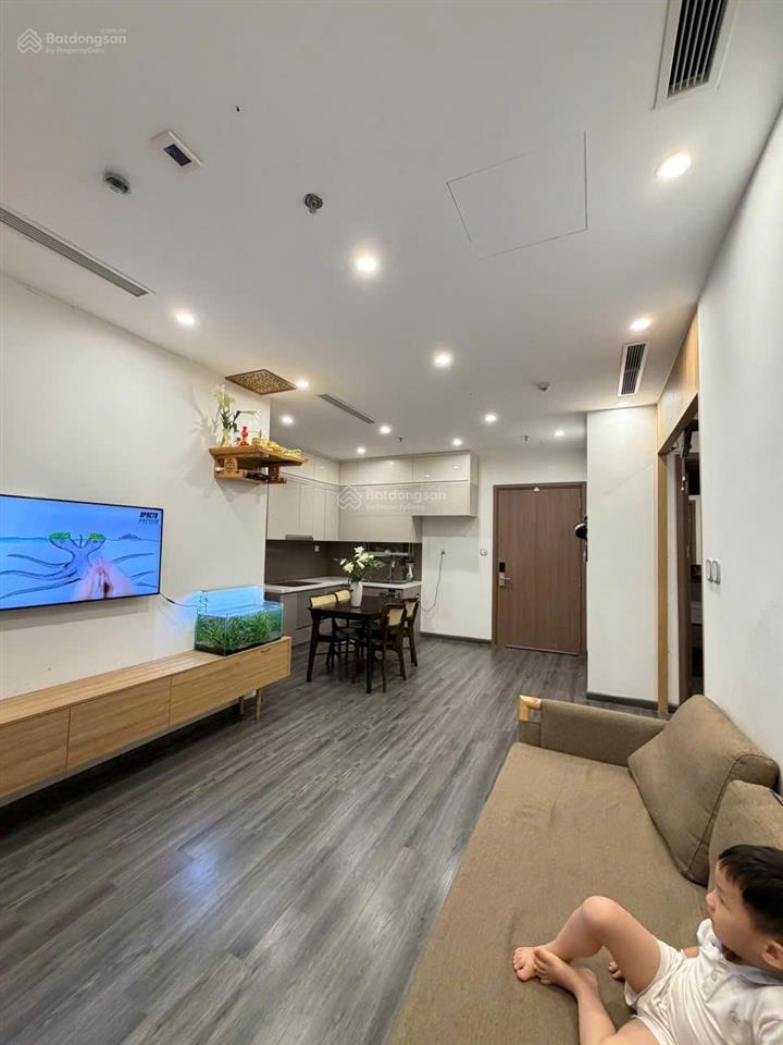 Bán căn 1 ngủ+ 49m2 giá 3,5 tỷ, đầy đủ nội thất, sẵn sổ trao tay tòa tonkin2