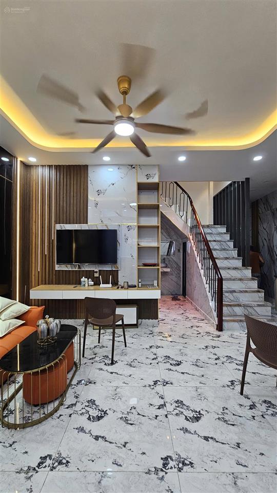 Ngay vòng xoay lê đại hành, 39m2, nhà 2 tầng, sát hxh, nhỉnh 4ty
