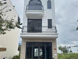 Nhà phố vcn phước long 2  thiết kế sang trọng, vị trí trung tâm