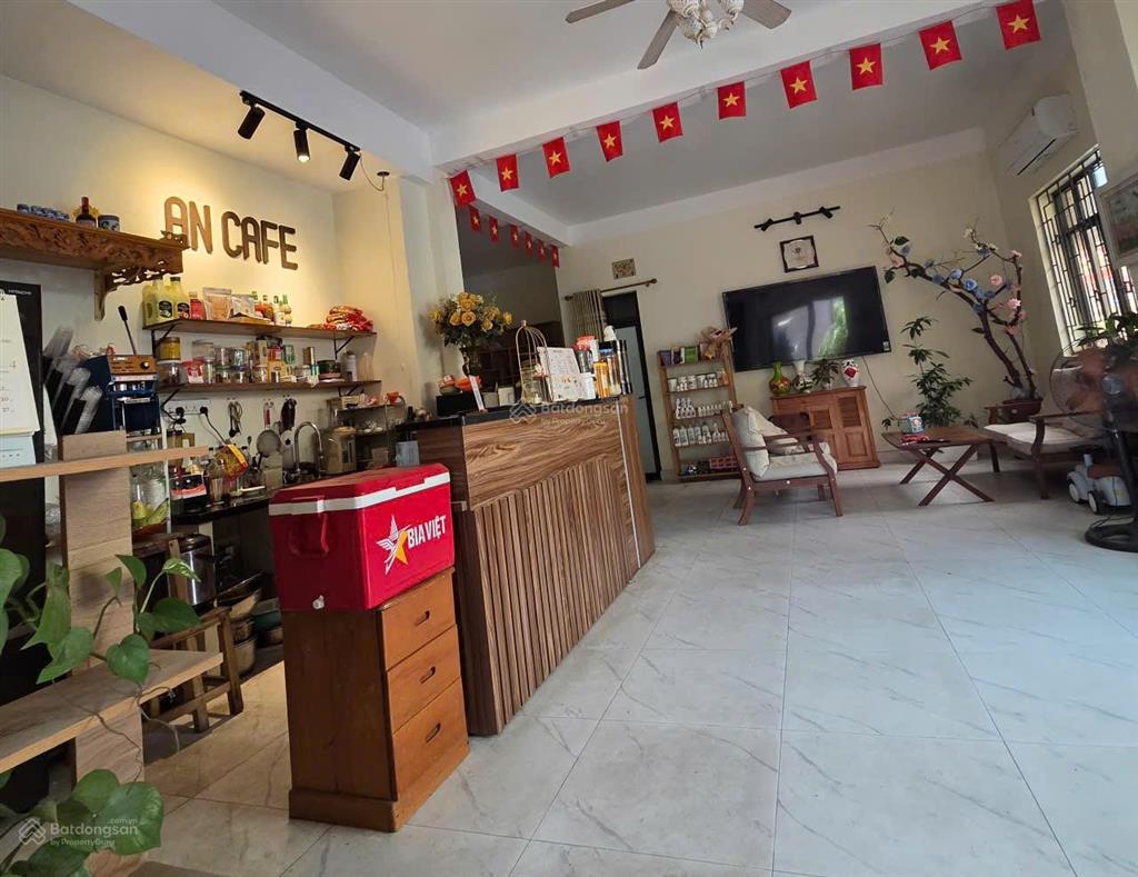 Chính chủ cần bán căn hộ cc tầng 1 , 140m2, căn góc, đang kd caffe 80tr/tháng. giá 13 tỷ