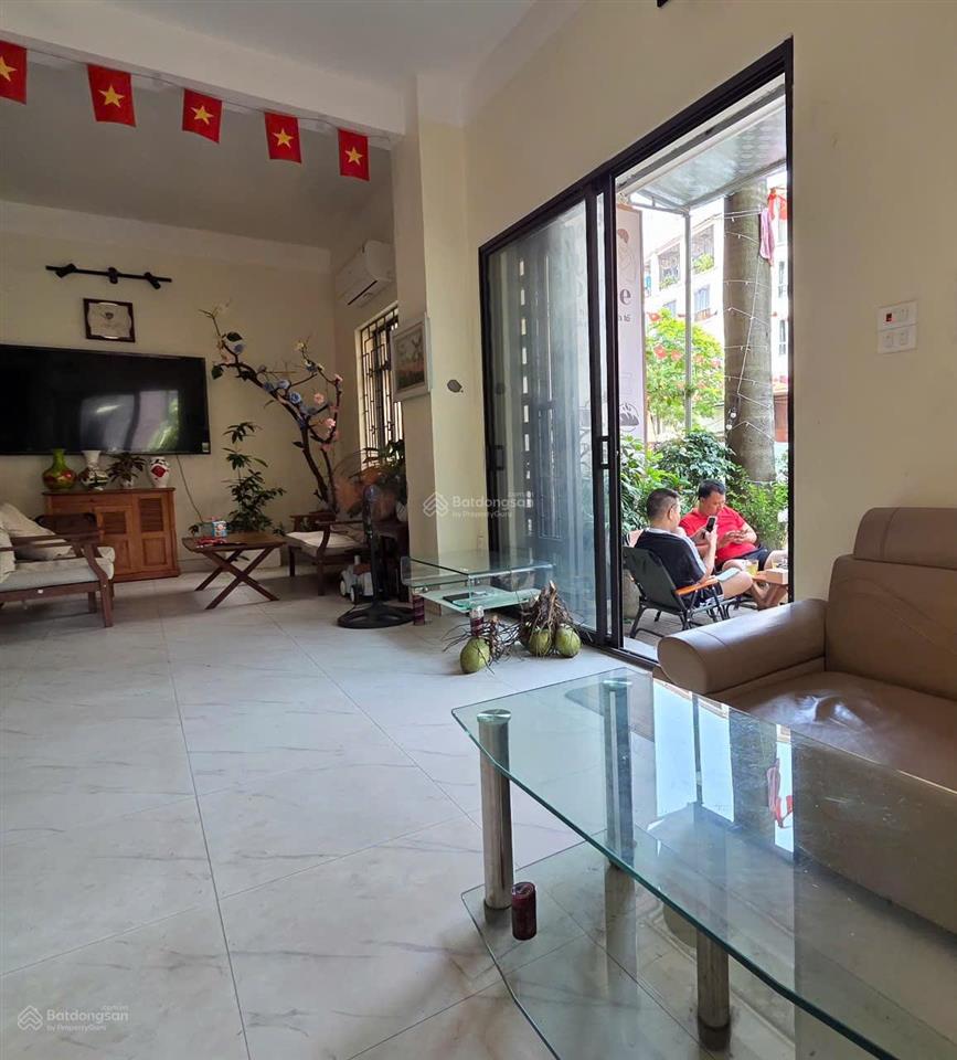 Chính chủ cần bán căn hộ cc tầng 1 , 140m2, căn góc, đang kd caffe 80tr/tháng. giá 13 tỷ