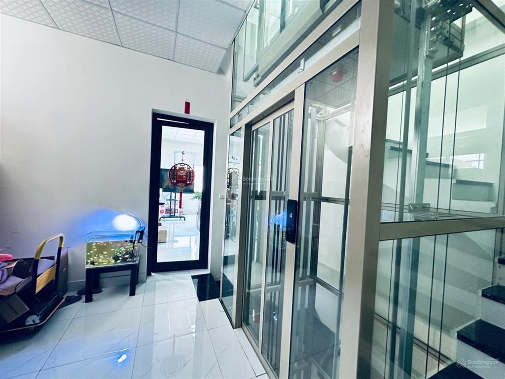 Chính chủ bán biệt thự mặt phố trung tâm mỹ đình. 215m2, 4t, thang máy, dt cho thuê 85 triệu/tháng
