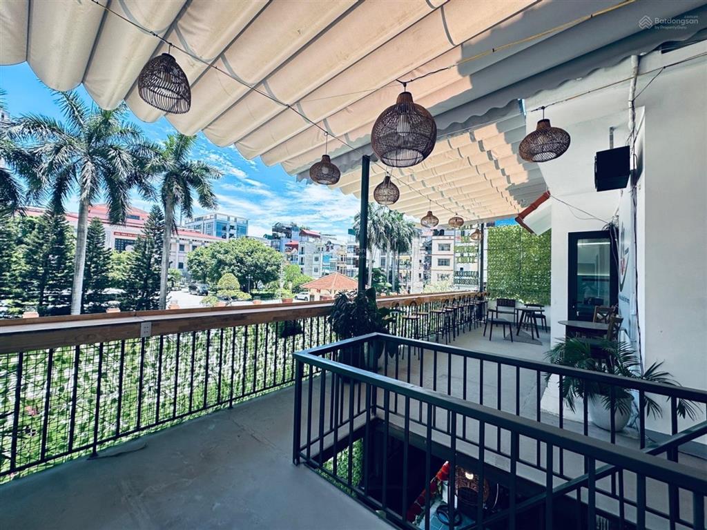 Chính chủ bán biệt thự mặt phố trung tâm mỹ đình. 215m2, 4t, thang máy, dt cho thuê 85 triệu/tháng