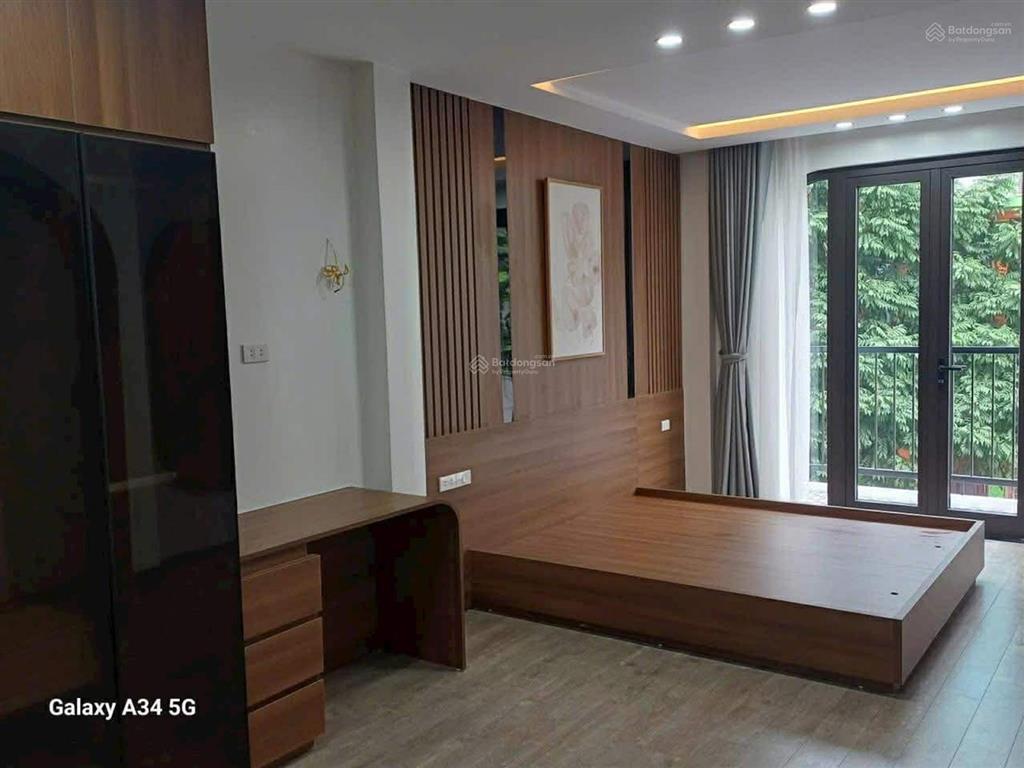 Chính chủ cần bán nhà liền kề trung văn. 50m2, 5pn, kd, oto tránh. giá 13 tỷ.