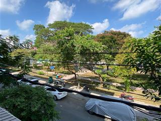 Bán nhà mặt tiền kdc tên lửabình tânđối diện công viên 80m2.