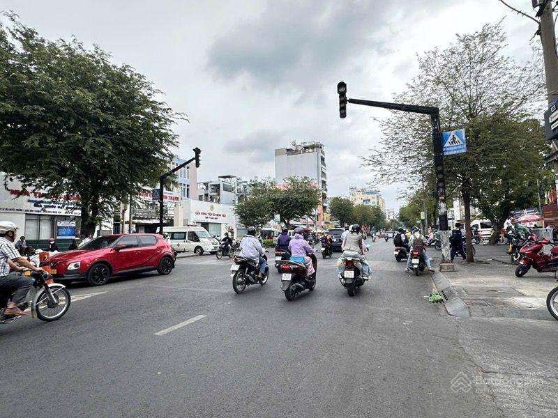 Sos  lê văn duyệt  bình thạnh  xe tải tránh  79.2m2 (4x20m) 7 tầng  thang máy  10pn  17,9 tỷ