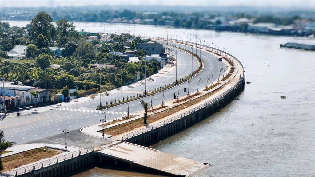 Bán lô đất (góc 2 mặt tiền). dt 280m2 thổ cư 100% đường 40m + vỉa hè 5m view sông bờ kè bửu long