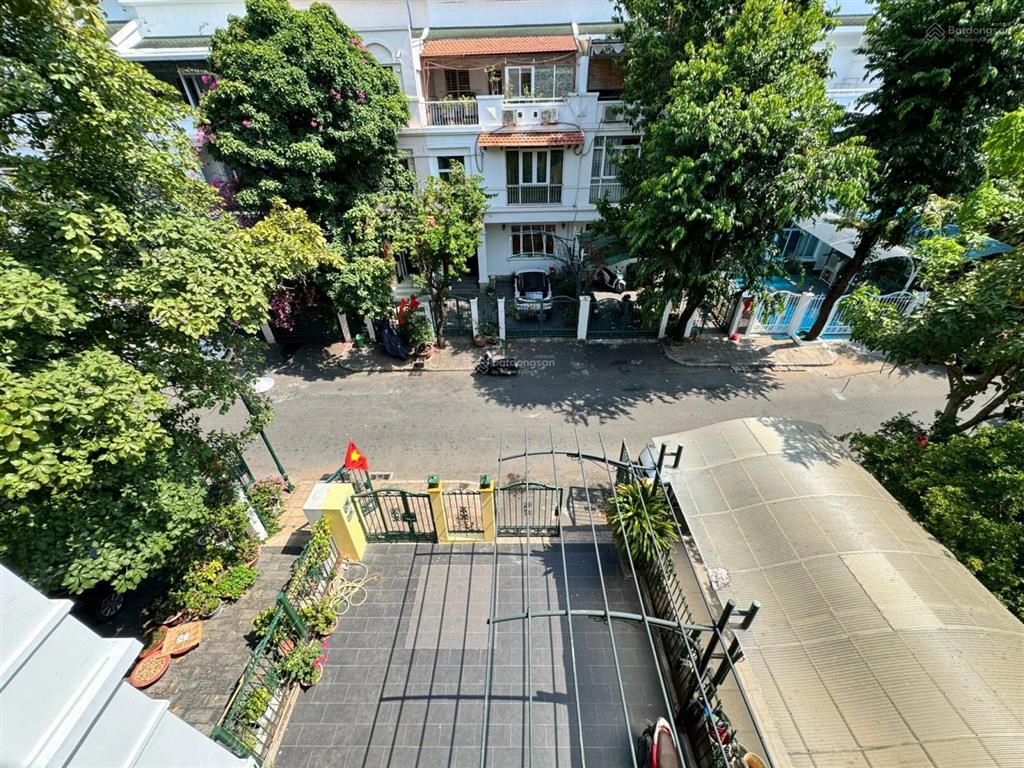 Bán nhà mặt phố số 44 hưng thái 1, phú mỹ hưng q7, giá 32 tỷ 7x18m, hướng nam khu compound