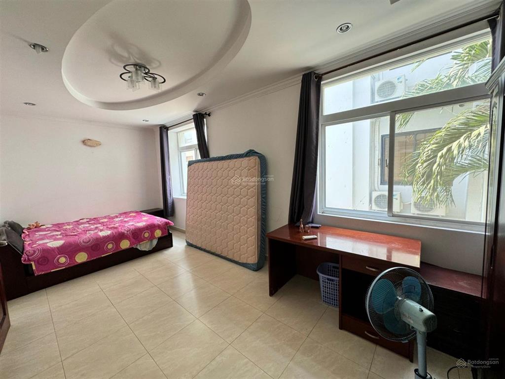 Bán nhà mặt phố số 44 hưng thái 1, phú mỹ hưng q7, giá 32 tỷ 7x18m, hướng nam khu compound