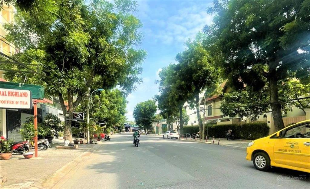 Bán nhà mặt phố tại c2c3 kdc vạn phát hưng, 35 tỷ, 180m2, view đẹp