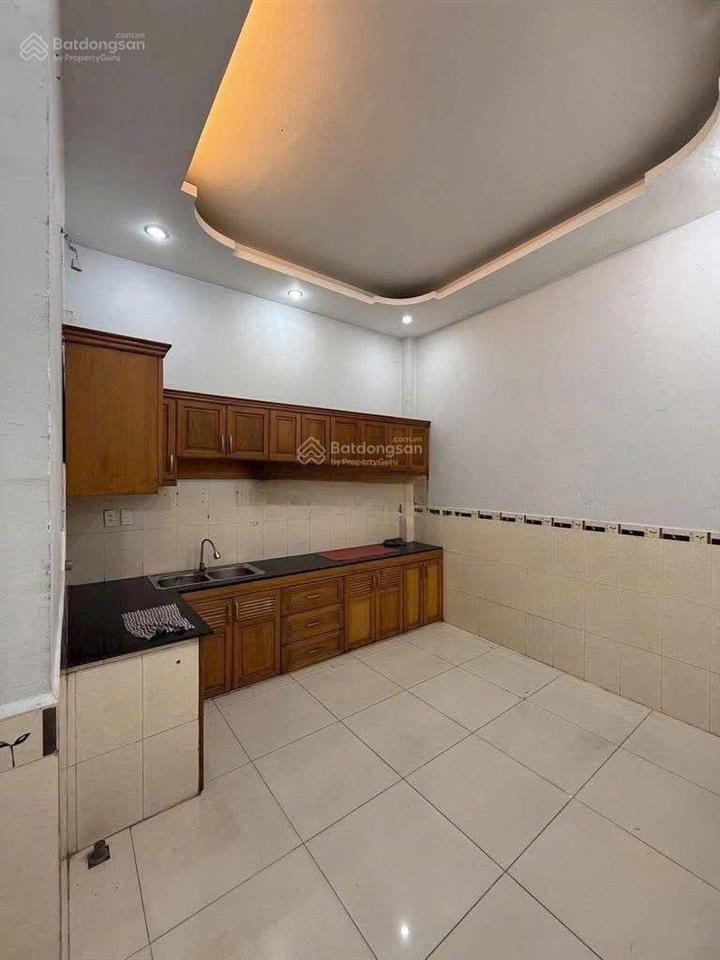 Cho thuê mtkd lê sát, tân phú, đúc 4 tấm, có 6pn, giá 17tr/ tháng.