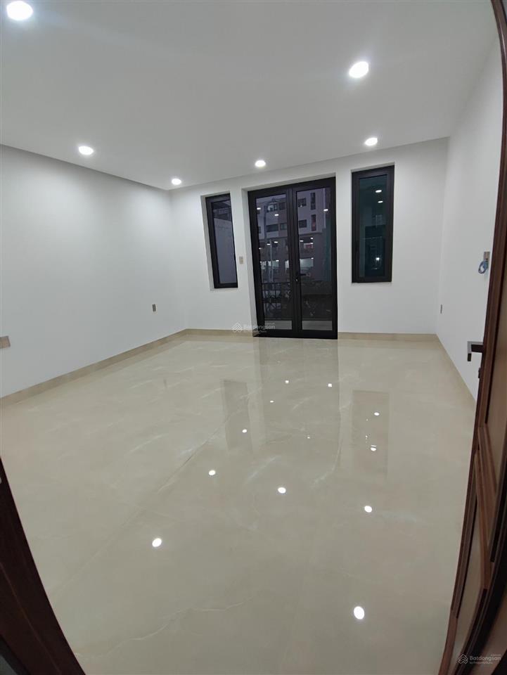 Cho thuê mặt bằng kinh doanh trên trục đường thích quảng đức, hà quang 1