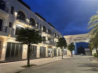 Nhà phố hoàng gia vcn  chưa tới 3 tỷ 5  sở hữu ngay nhà mới xây 3 tầng 1 tum