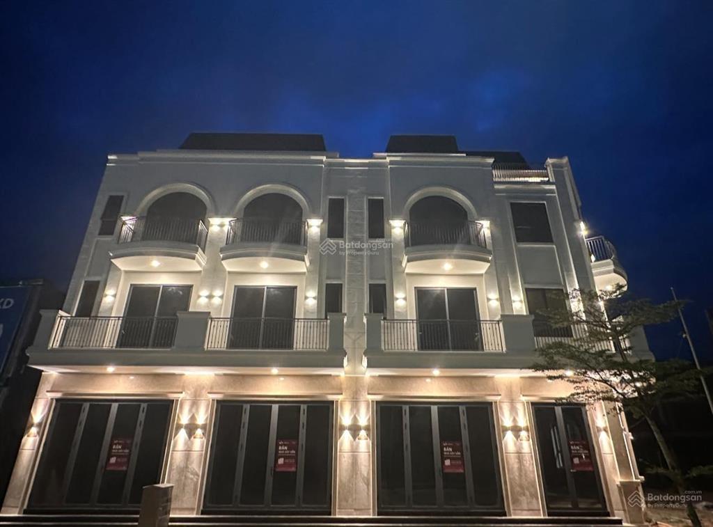 Sổ hồng lâu dài  trục đường chính  vỉa hè 6m  cạnh công viên lớn