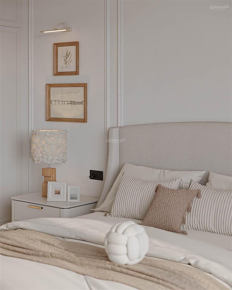 Cho thuê căn hộ cao cấp lancaster núi trúc 135m2 3pn full đồ xịn giá rẻ .  0942 033 ***