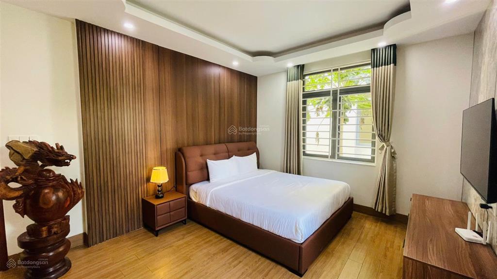 Biệt thự đường bát nàn, q2  8pn 7wc, hồ bơi, pccc, karaoke  dtsd 700m2  ở hoặc kinh doanh
