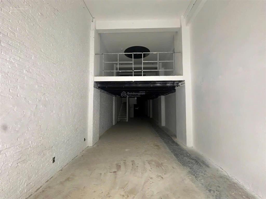 Cho thuê nhà mặt tiền đường đồng khởi, dt 4,5m x 38m, nở hậu 13m. dt nở hậu khá hiếm. kdc tự do