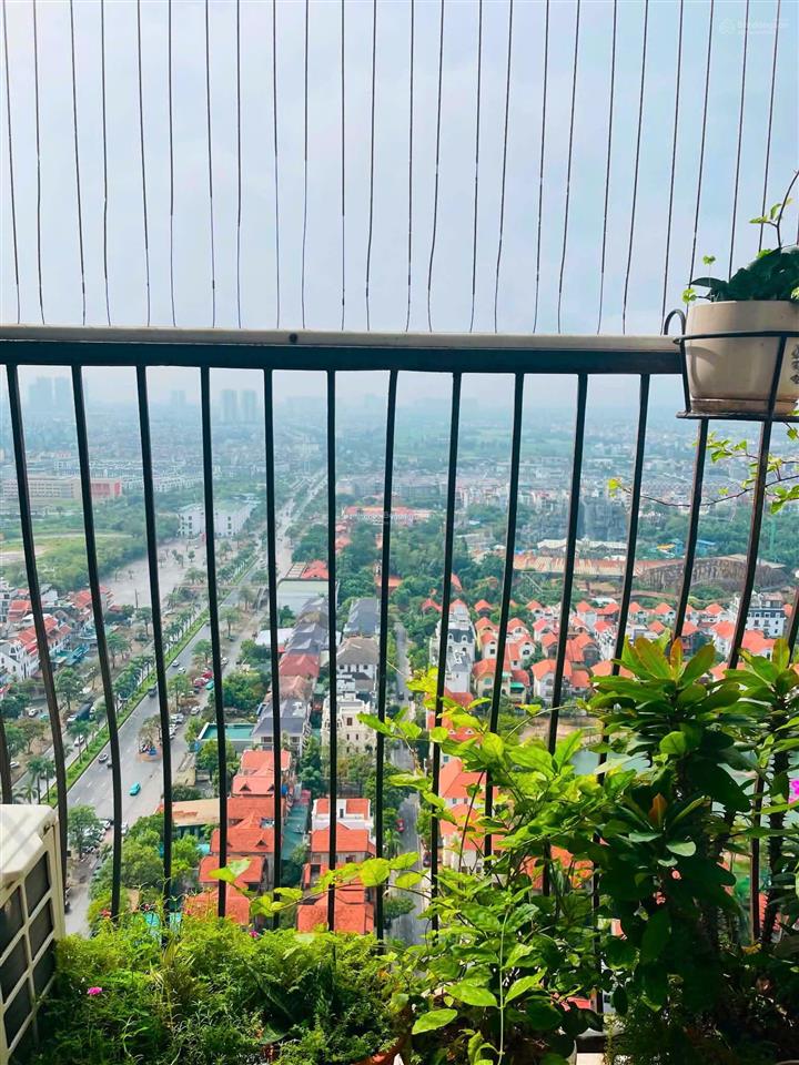 Bán căn 2 ngủ 2 vệ sinh tòa gemek 2