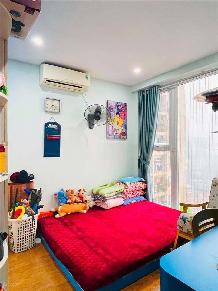 Bán căn 2 ngủ 2 vệ sinh tòa gemek 2