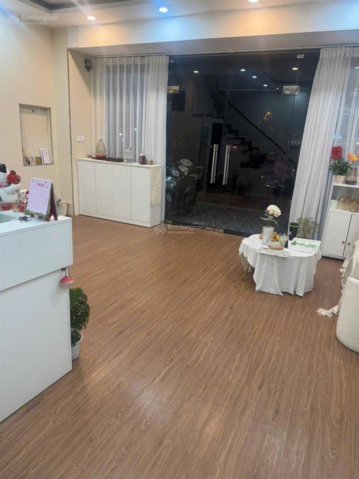 Nhà mặt tiền  2 mặt tiền trường sa  dt 7 x 6 cn 40 m2  kc 5 lầu  giá 13 tỷ