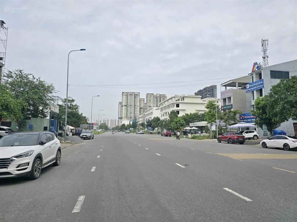 Bán đất mt nội bộ nam kỳ khởi nghĩa, p. 7, q. 3  10x18m. nh 18m. cn 375m2  90 tỷ