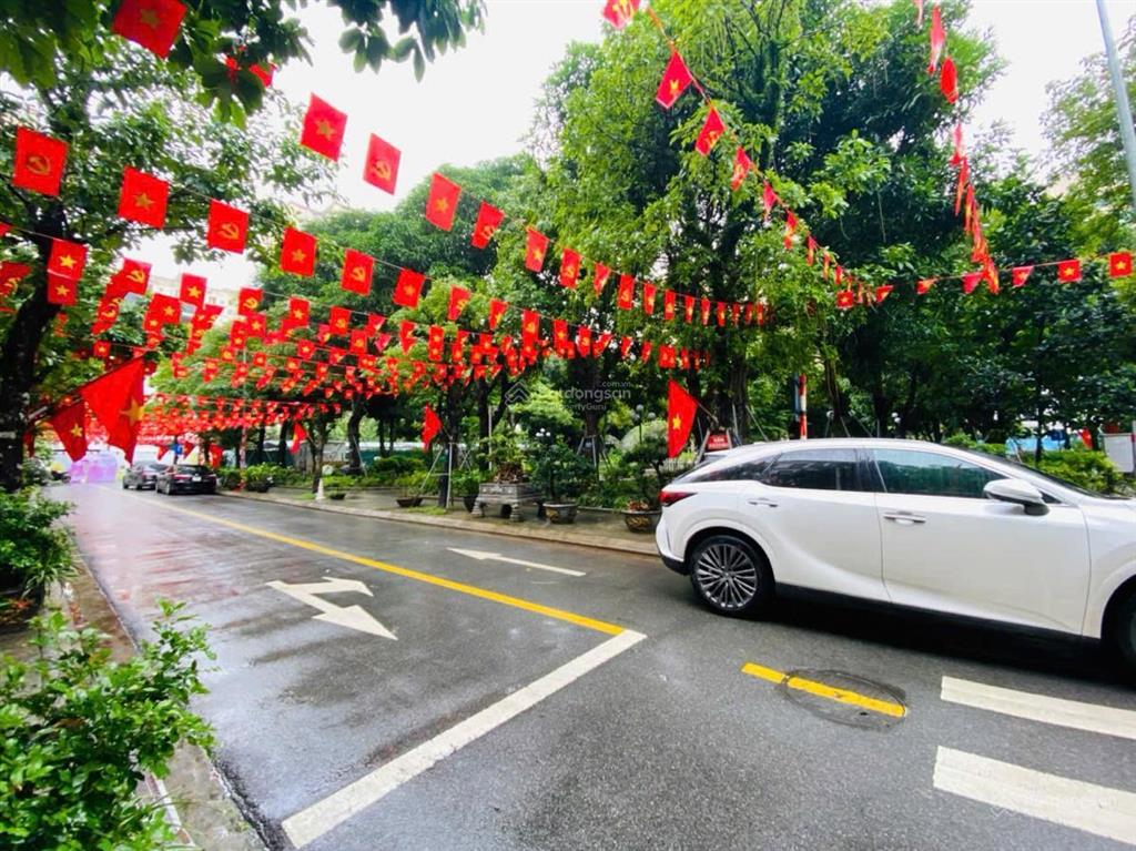 Chính chủ bán gấp mp mạc thái tổ, cầu giấy 121m2 6tầng mt 6m, ô góc, thang máy giá 64 tỷ 0939 760 ***