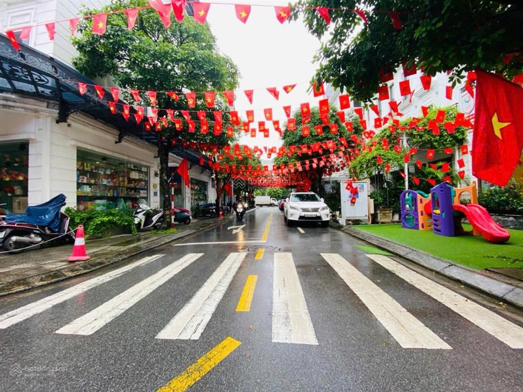 Chính chủ bán gấp mp mạc thái tổ, cầu giấy 121m2 6tầng mt 6m, ô góc, thang máy giá 64 tỷ 0939 760 ***