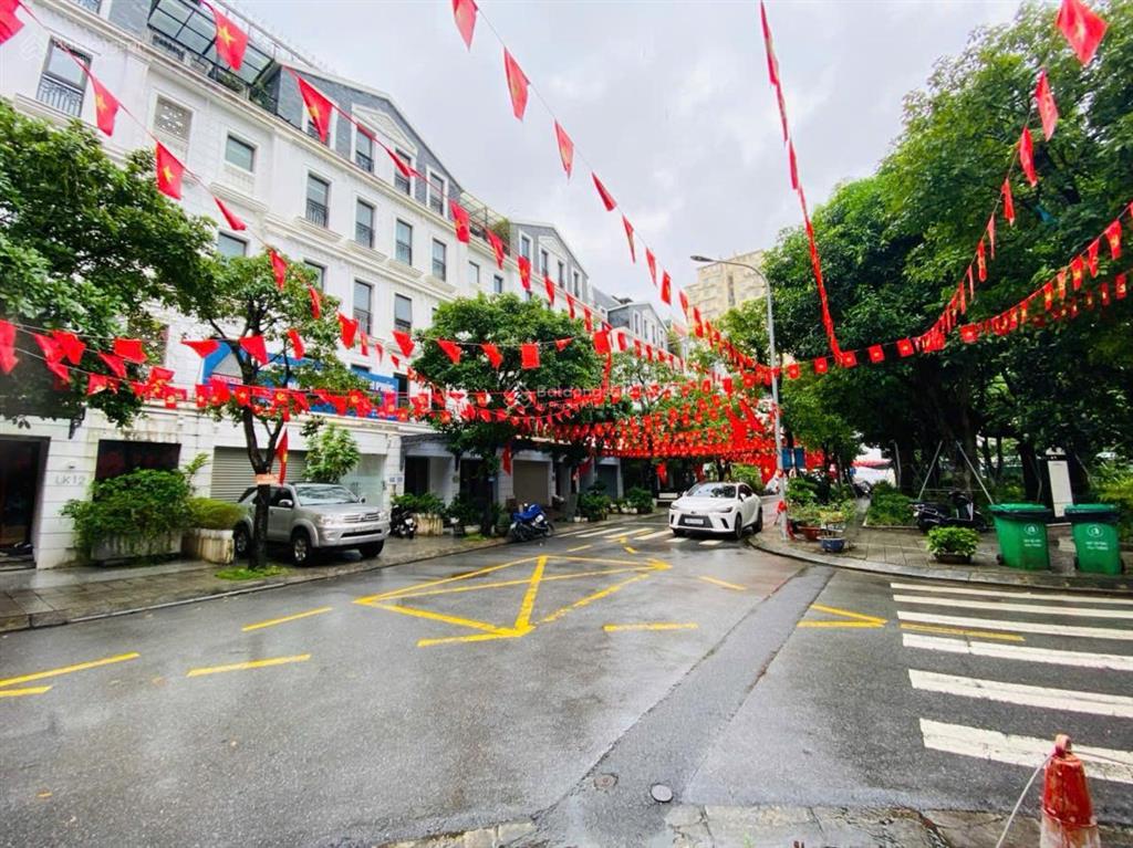 Chính chủ bán gấp mp mạc thái tổ, cầu giấy 121m2 6tầng mt 6m, ô góc, thang máy giá 64 tỷ 0939 760 ***
