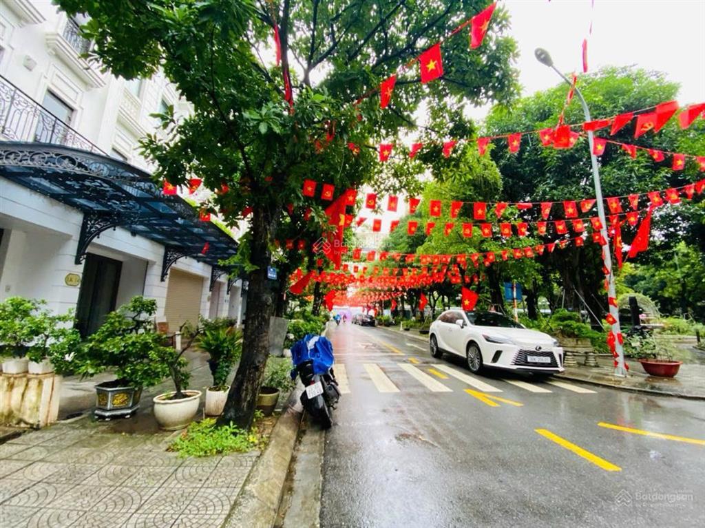 Chính chủ bán gấp mp mạc thái tổ, cầu giấy 121m2 6tầng mt 6m, ô góc, thang máy giá 64 tỷ 0939 760 ***