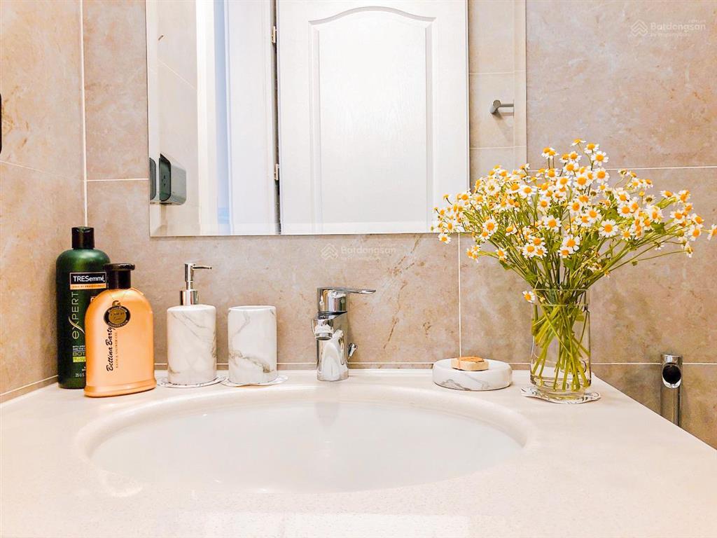 Chính chủ cho thuê gấp 219 trung kính, cầu giấy 75m2 2pn 2wc căn góc full nt, view đẹp giá rẻ 14tr