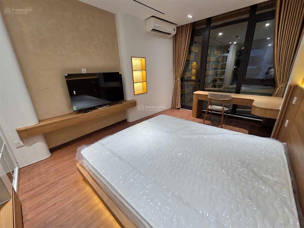 Cho thuê căn hộ dịch vụ mặt phố sơn tây, bãi gửi ô tô ngay nhà