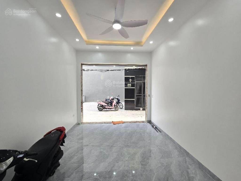 Chính chủ gửi bán nhà thường tín dt 50 m2 giá hơn 4 tỷ ô tô đỗ của vị trí đẹp sổ đỏ lâu dài