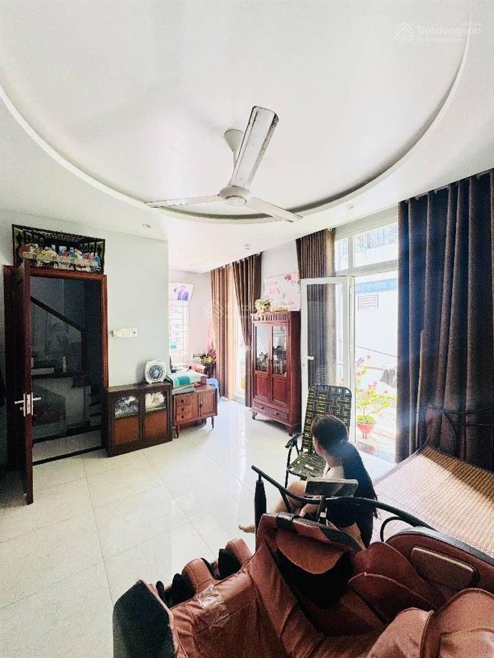 Bán nhà đẹp 4 tầng hxh quay đầu  ngay công viên gia địnhkhu vip nguyễn kiệm